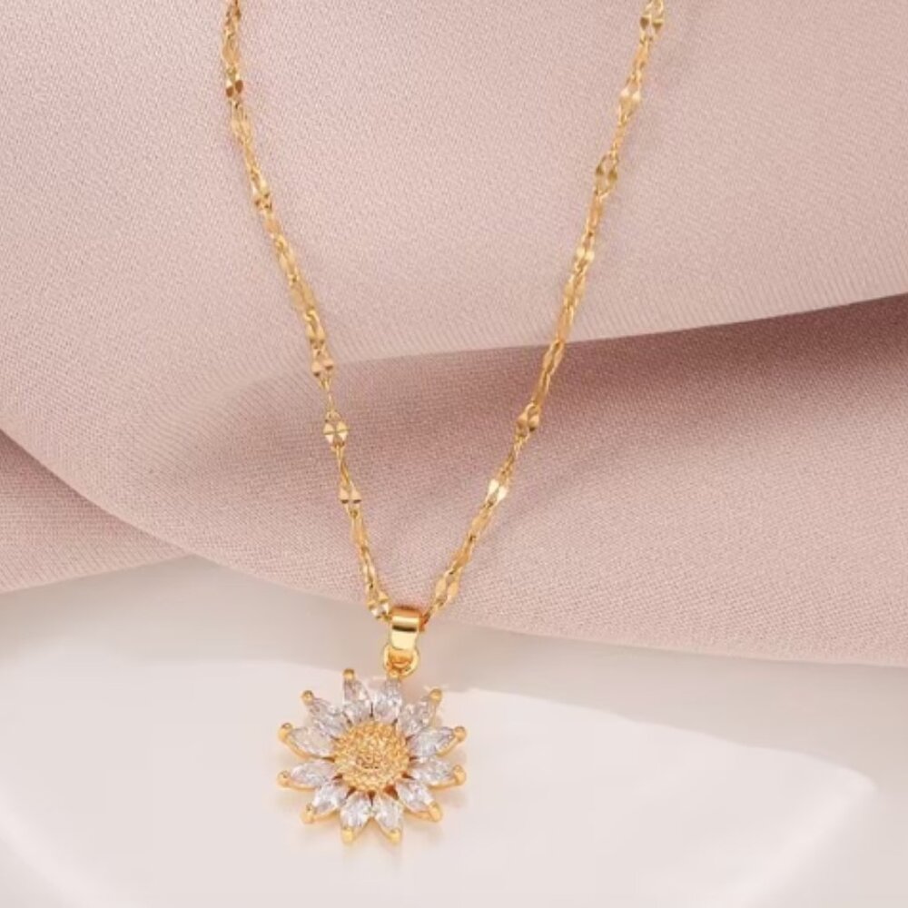 18k Gold Plated Stainless Steel Flower Diamond Necklace - Picture 3 of 4
